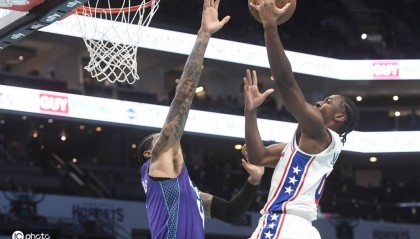 乔治29+8米勒空砍34分 马克西21分76人拒绝黄蜂逆转