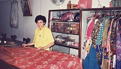 母亲葬礼上无名字 女儿写书为她“伸冤”