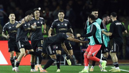 0-1！山东PK湖北：邢琦补时判点，山东输球出局主力伤退背后的真相与影响