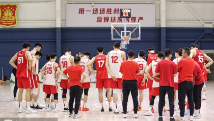 中国VS日本12人大名单：周琦赵睿领衔 杜润旺入选