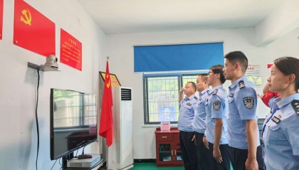 党旗飘扬映忠诚 护航暑运保平安——襄阳公安处应城站派出所暑运安保纪实
