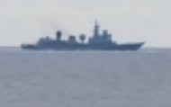 美军再度遭遇耻辱时刻：中国海军6艘战舰包围，815舰插入南海演习