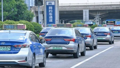 济南8000余台出租车同亮顶灯,为TA“打call”