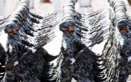 93阅兵释放密集信号，日本先破防，美高层要退场？中方底牌不再藏