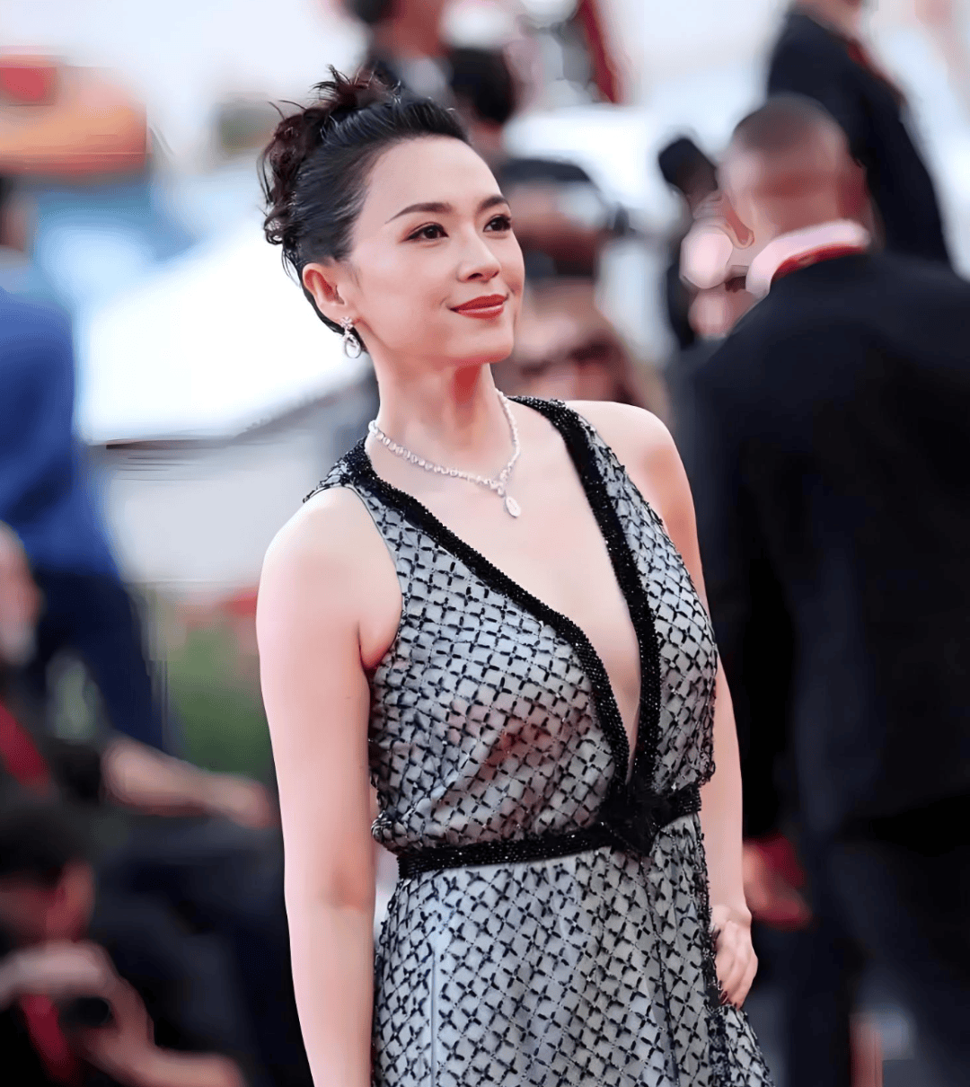 众星悼念阿玛尼先生，胡歌发文：去年曾对他说好好休息，他的精神将继续引领我们向前