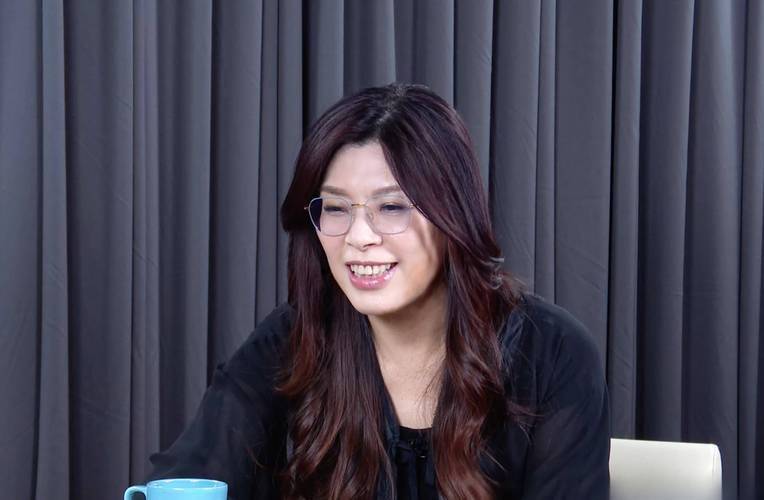 两岸和平统一还远吗?登机赴京前,郑丽文公布人事名单,朱立伦回应特殊,不准打破惯例!