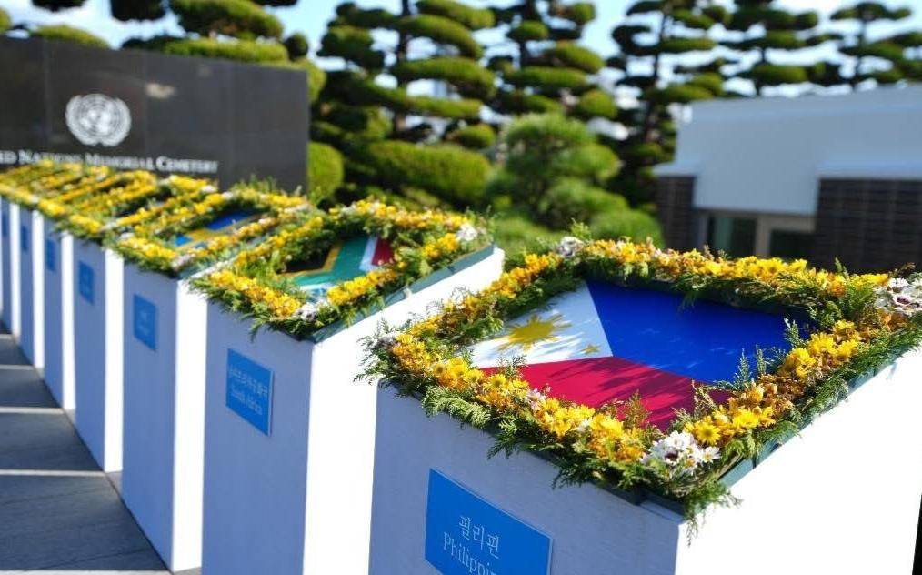 美军再度遭遇耻辱时刻:中国海军6艘战舰包围,815舰插入南海演习