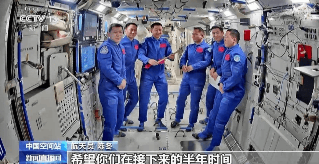 返回当天突然报警,神舟20号飞船遭微小空间碎片撞击,极端情况下提前发射神舟22