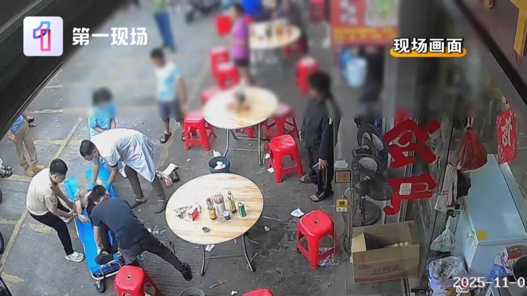女子吃饭时突然倒地！深圳店主冲了上去，一家3人开始接力...